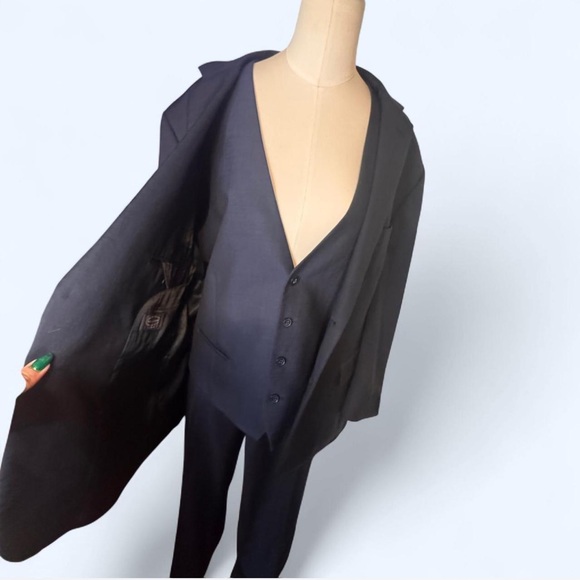 Pronto Uomo navy three piece Men's Suit size 44 trousers size 38 - Picture 8 of 15